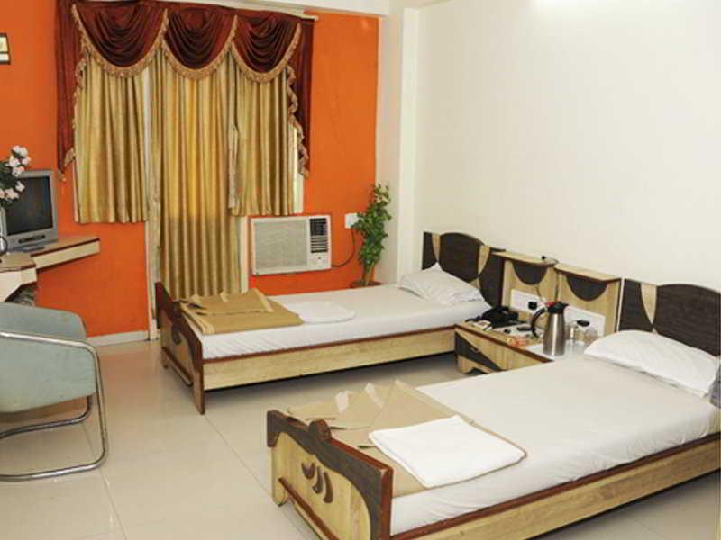 Neelkanth Paradise Hotel Ahmedabad Exterior foto