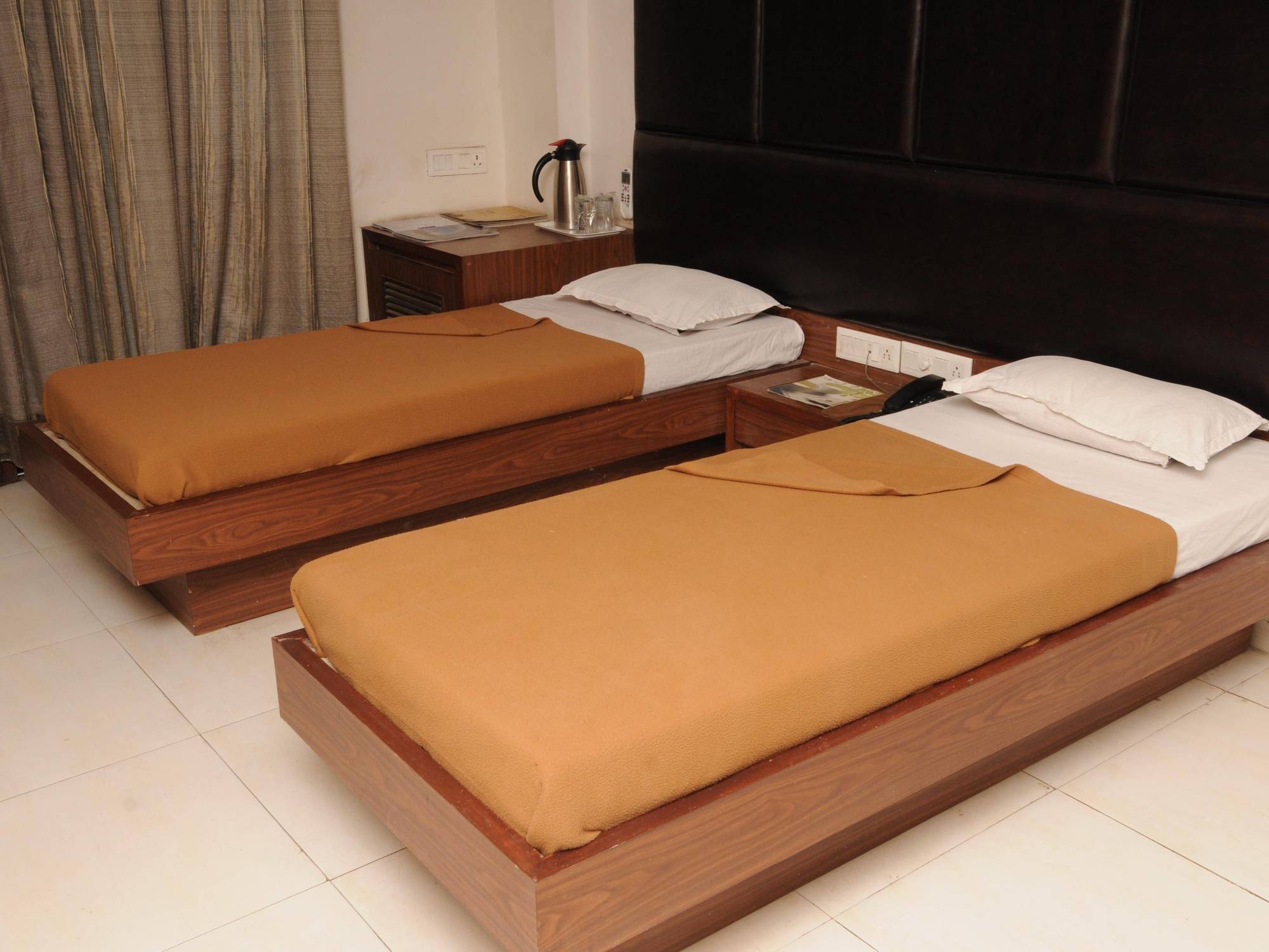 Neelkanth Paradise Hotel Ahmedabad Exterior foto
